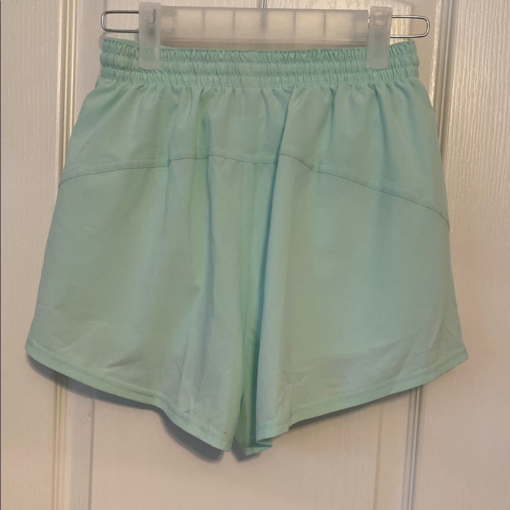 Lululemon Women’s Court Rival High-Rise Short 3" in color Sea Mist Size 2 NWT - Picture 6 of 7